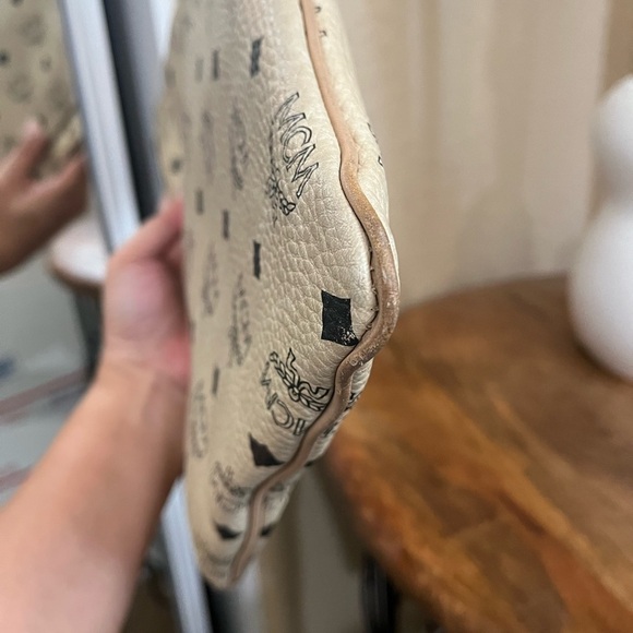 MCM SLING BAG - Picture 5 of 16